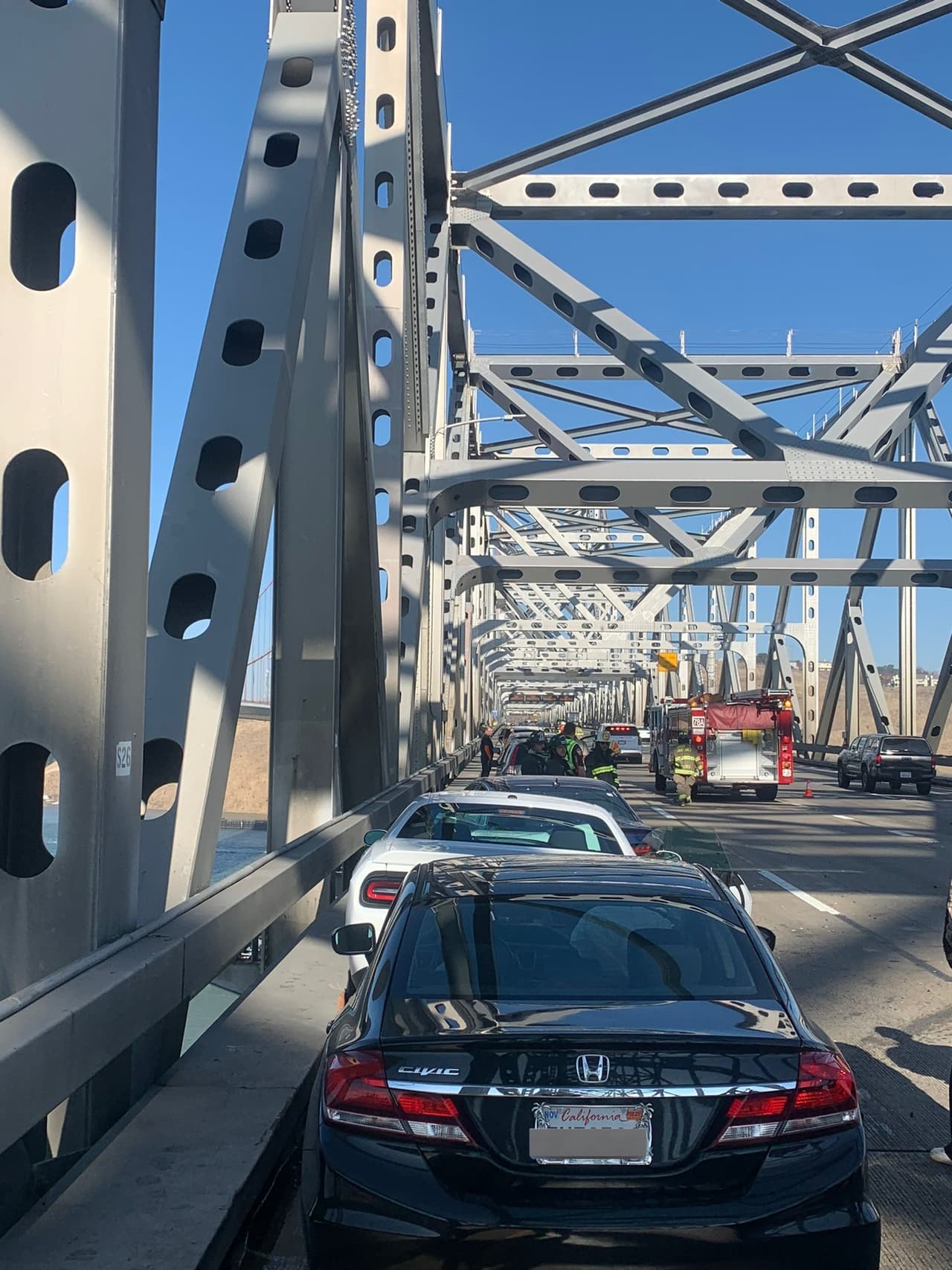 El Departamento de Bomberos de Crockett-Carquinez informó que 8 vehículos estuvieron involucrados en el percance.
<br>