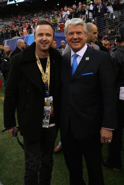 Aaron Paul y Jimmy Johnson Mira aquí los videos más chismosos.