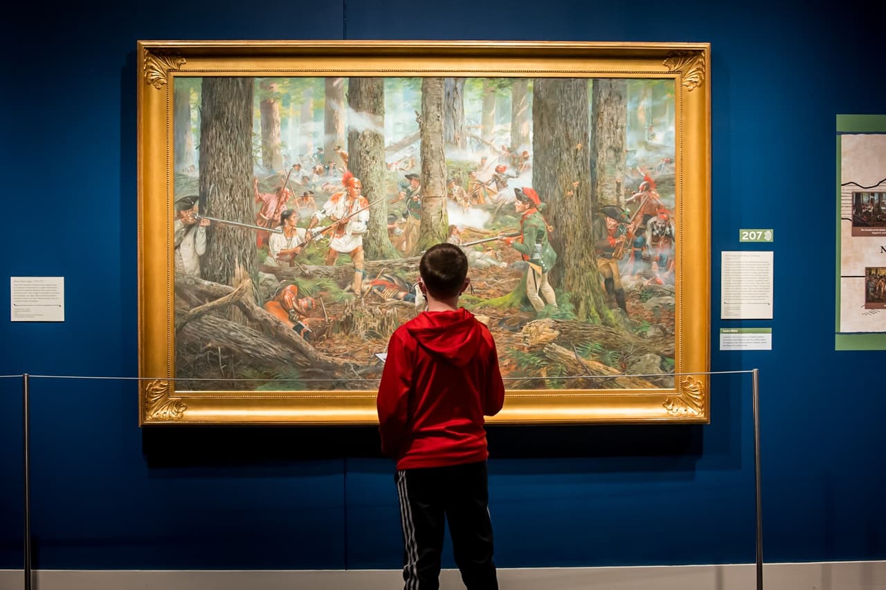 <b><a href="https://www.amrevmuseum.org/">Museum of the American Revolution</a></b>. El Museo de la Revolución Estadounidense explora la dramática y sorprendente historia de la Revolución Estadounidense a través de su incomparable colección de armas, artículos personales, documentos y obras de arte de la era revolucionaria. Las galerías inmersivas, las poderosas experiencias teatrales y los elementos digitales interactivos dan vida a la diversa variedad de personas que crearon una nueva nación contra adversidades increíbles.