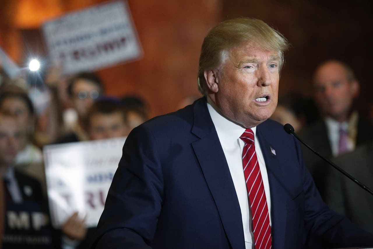 Donald Trump declaró en ese momento que los inmigrantes mexicanos en su mayoría son criminales, pues los tildó de violadores y narcotraficantes.