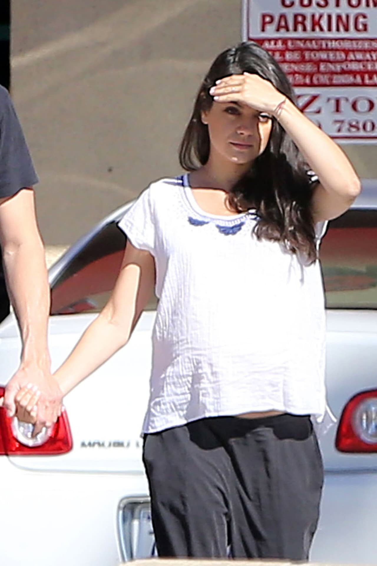 Mila tal vez está buscando un disfraz de calabaza, para ponerle color a su pancita.