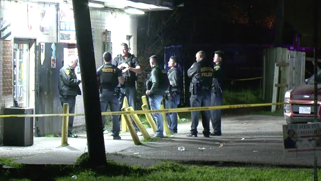 Sospechosos disparan con rifle AK-47 y pistolas a policías encubiertos en Houston