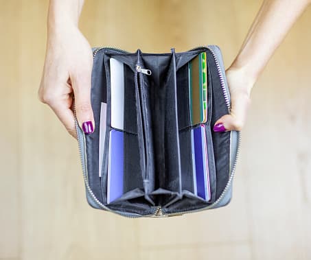 <b>Las siguientes agencias son las que distribuirán la ayuda:</b>
<ul>
<li style="box-sizing: border-box; margin-bottom: 10px;">Caridades Católicas</li>
<li style="box-sizing: border-box; margin-bottom: 10px;">Asian Family Support Services</li>
<li style="box-sizing: border-box; margin-bottom: 10px;">El Buen Samaritano: 512-439-8902</li>
<li style="box-sizing: border-box; margin-bottom: 10px;">Austin Area Urban League: 512-900-1598</li>
</ul>