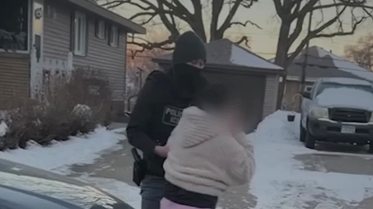 “Me dio tanto miedo”: Madre suplica a agentes de ICE que no la detengan para no dejar a sus hijos solos