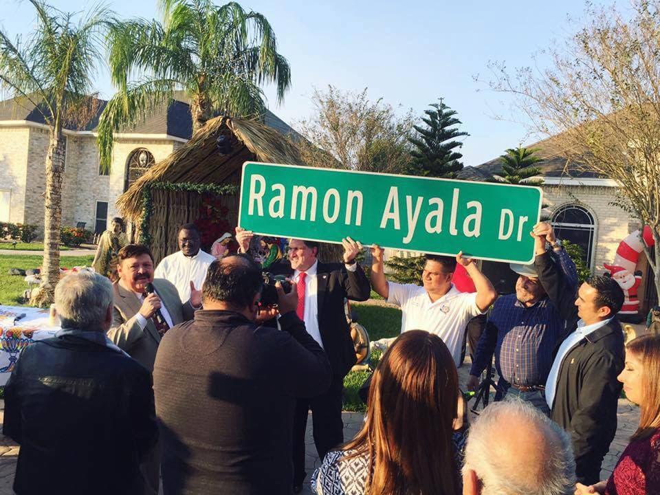 Hoy, parece que ya todo quedó en el olvido y a comienzos de este 2017 
<a href="http://www.univision.com/musica/regional-mexicano/la-calle-principal-de-hidalgo-texas-ahora-lleva-el-nombre-de-ramon-ayala">Ramón Ayala fue reconocido por las autoridades de Hidalgo, Texas</a>, que le pusieron su nombre a una de las calles principales.