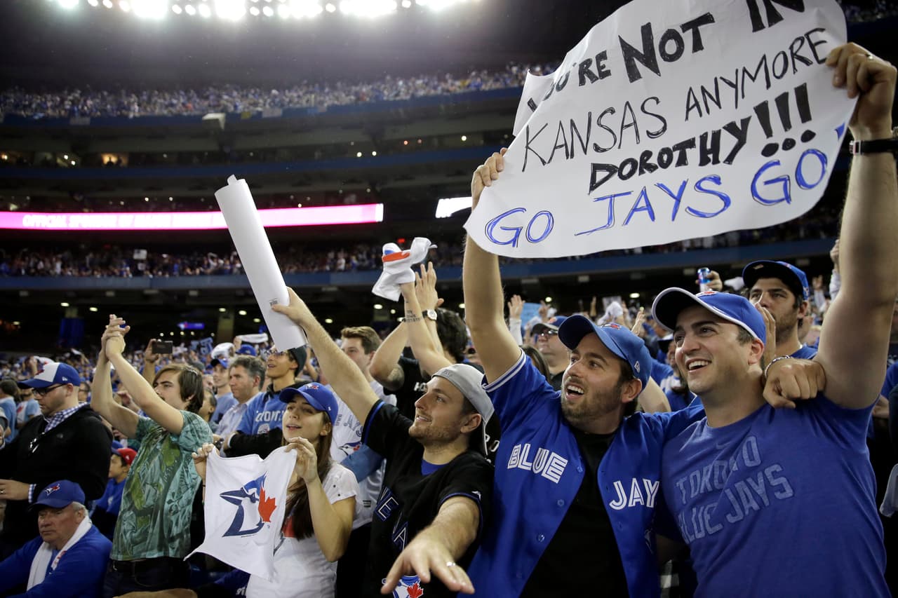 Blue Jays acortan ventaja ganando 11-8