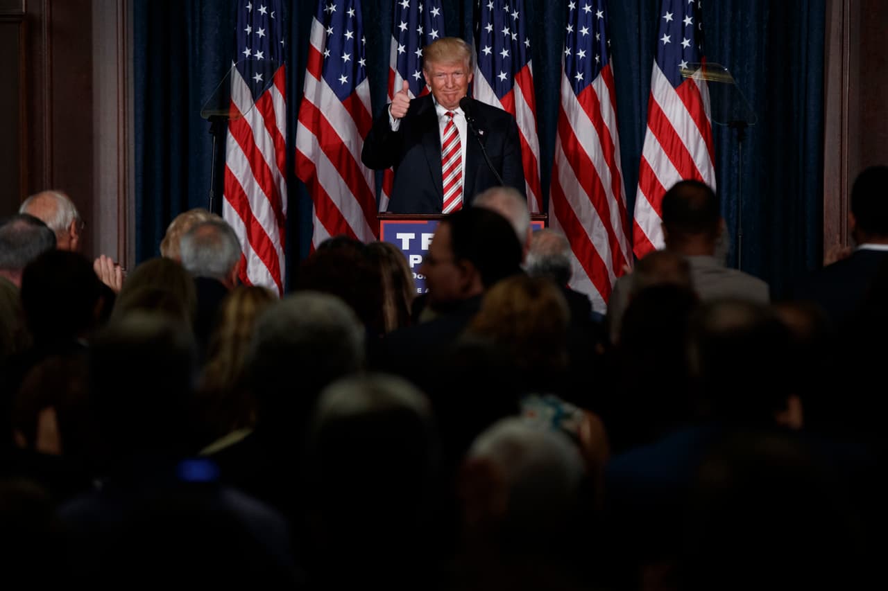 Trump dice ahora que reforzará el Ejército pero no aclara cómo pagará por ello