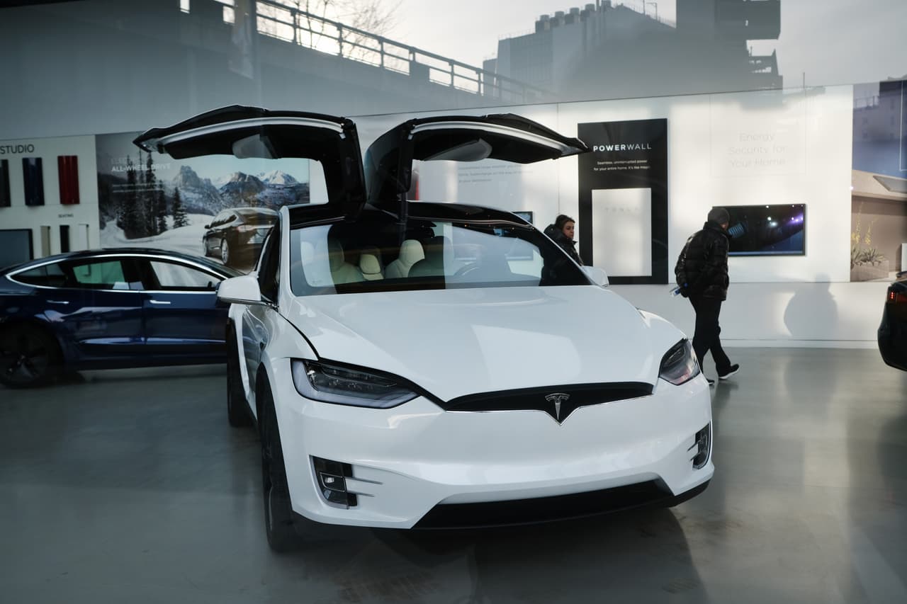 <b>Tesla </b>
<br>
<br>Fue comprado por un 15.9% de hispanos en Austin. Según cifras de IHS Automotive Driven by Polk.