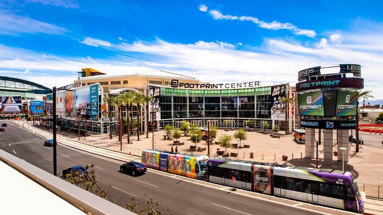 <b>¿Dónde estacionarse para poder acudir al concierto?</b>
<br>El Footprint Center cuenta con más de 700 espacios de 
<a href="https://www.parkwhiz.com/footprint-center-parking/bad-bunny-most-wanted-tour-1378798/" target="_blank">estacionamiento</a> en su propiedad, incluido estacionamiento para huéspedes con discapacidades. Los precios varían.