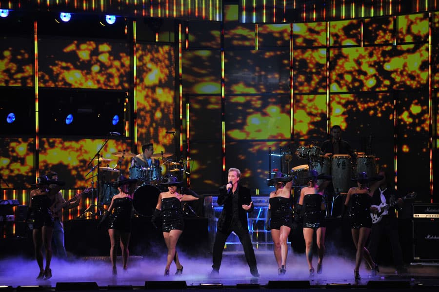 Emmanuel
<br>Año: 2009
<br>Ese año fue honrado con el Premio a la Excelencia y deleitó con un medley que incluyó 'La chica de humo', 'Bella señora', 'Toda la vida', 'Quiero dormir cansado' y 'Detenedla ya'.