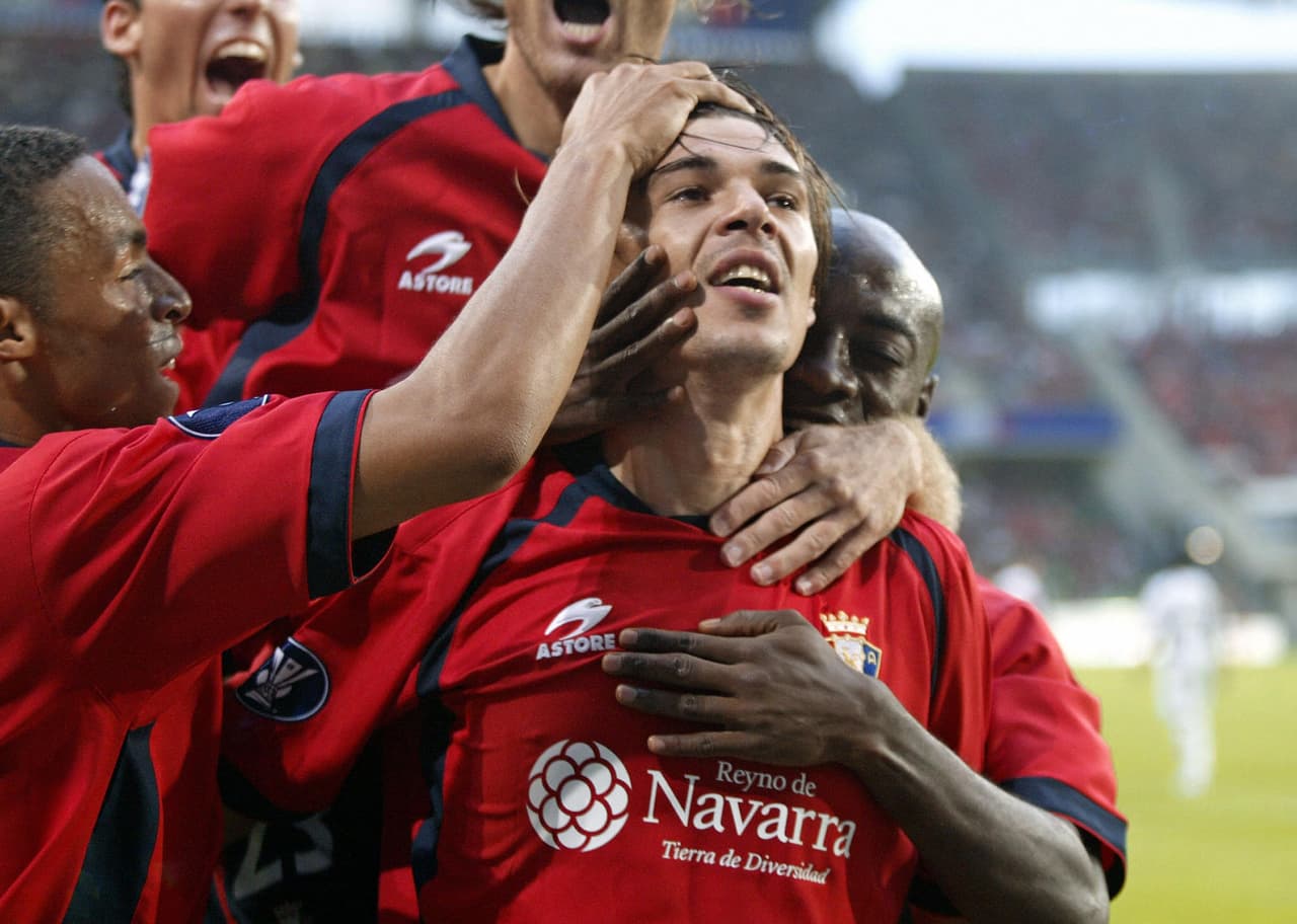 Sin embargo, el verdadero goleador osasunista fue el serbio Savo Milosevic, quien anotó más de 20 goles en tres temporadas para afianzar al equipo en primera división.