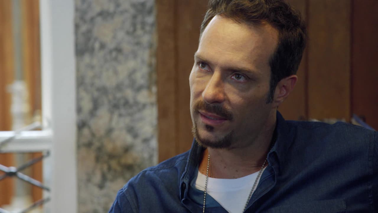 <b>César</b> se siente culpable por el ataque que sufrió su sobrina, y desea justicia, pues el preso que lo hizo está relacionado con la muerte de Luis, su padre.