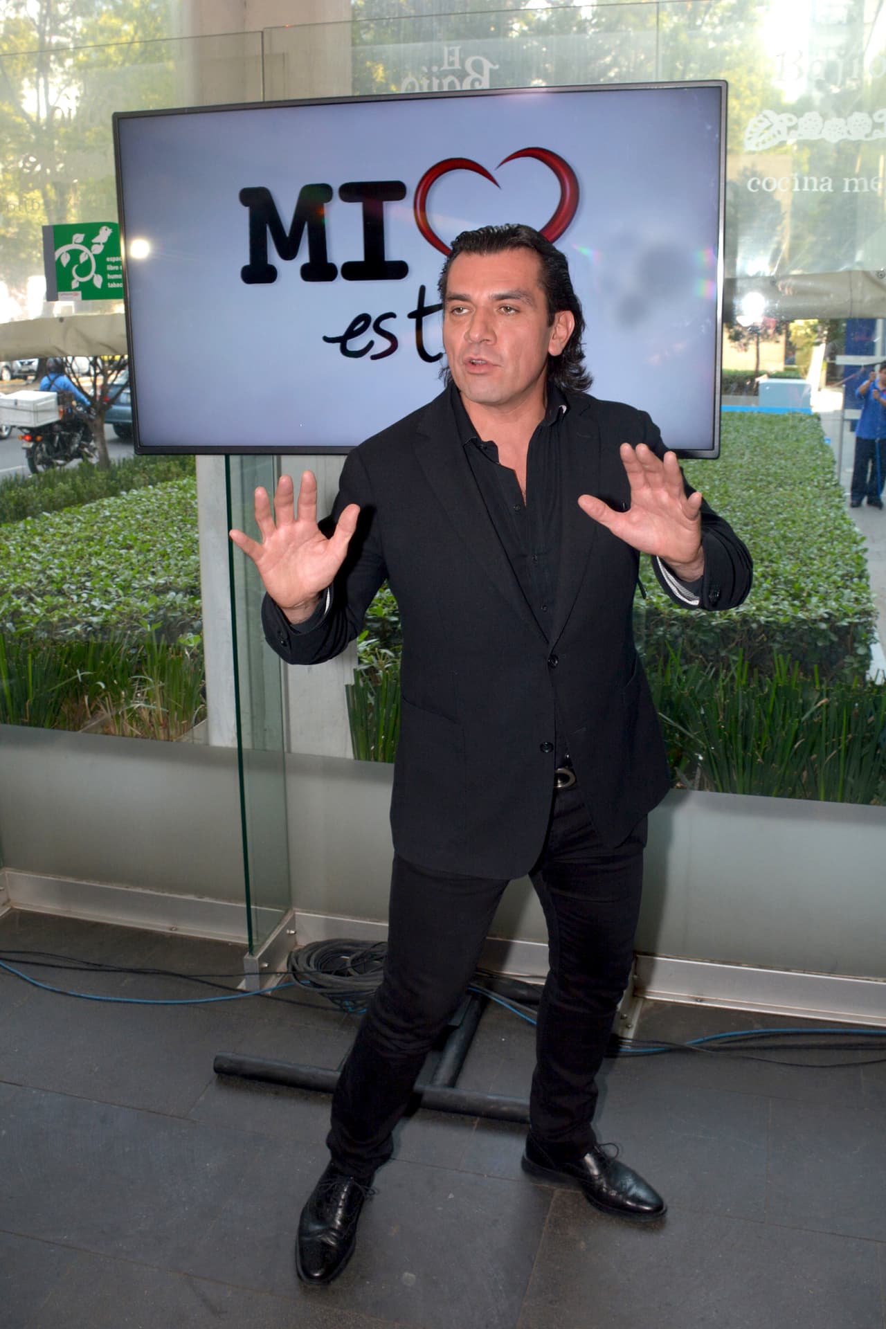 Reveló que esta imagen es para un nuevo proyecto: "Los actores debemos de ser cambiantes, moldeables y bueno, sí, (el cambio de 'look') era para un personaje, todavía estamos en veremos si se va a realizar este año".