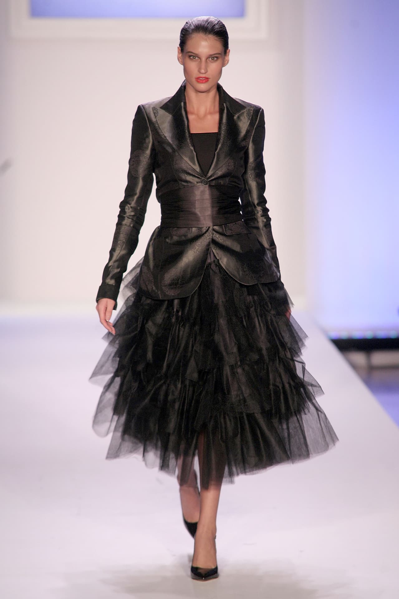 Si buscas verte un poco más elegante puedes optar por unos lindos tacones. ¡Chic!