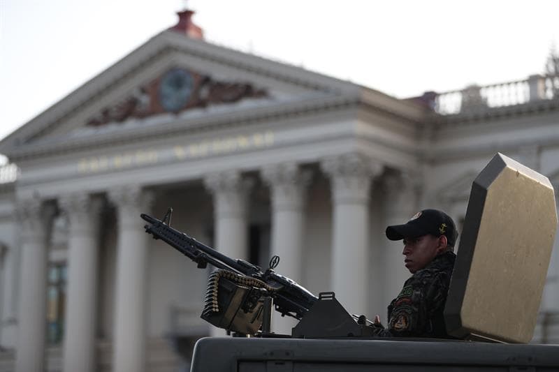 "En nombre del pueblo salvadoreño y como su comandante general les doy la bienvenida a la Fuerza Armada. Sobre sus hombros está la gloria de nuestra institución, sobre sus armas está la gloria de nuestro país", sostuvo Bukele.