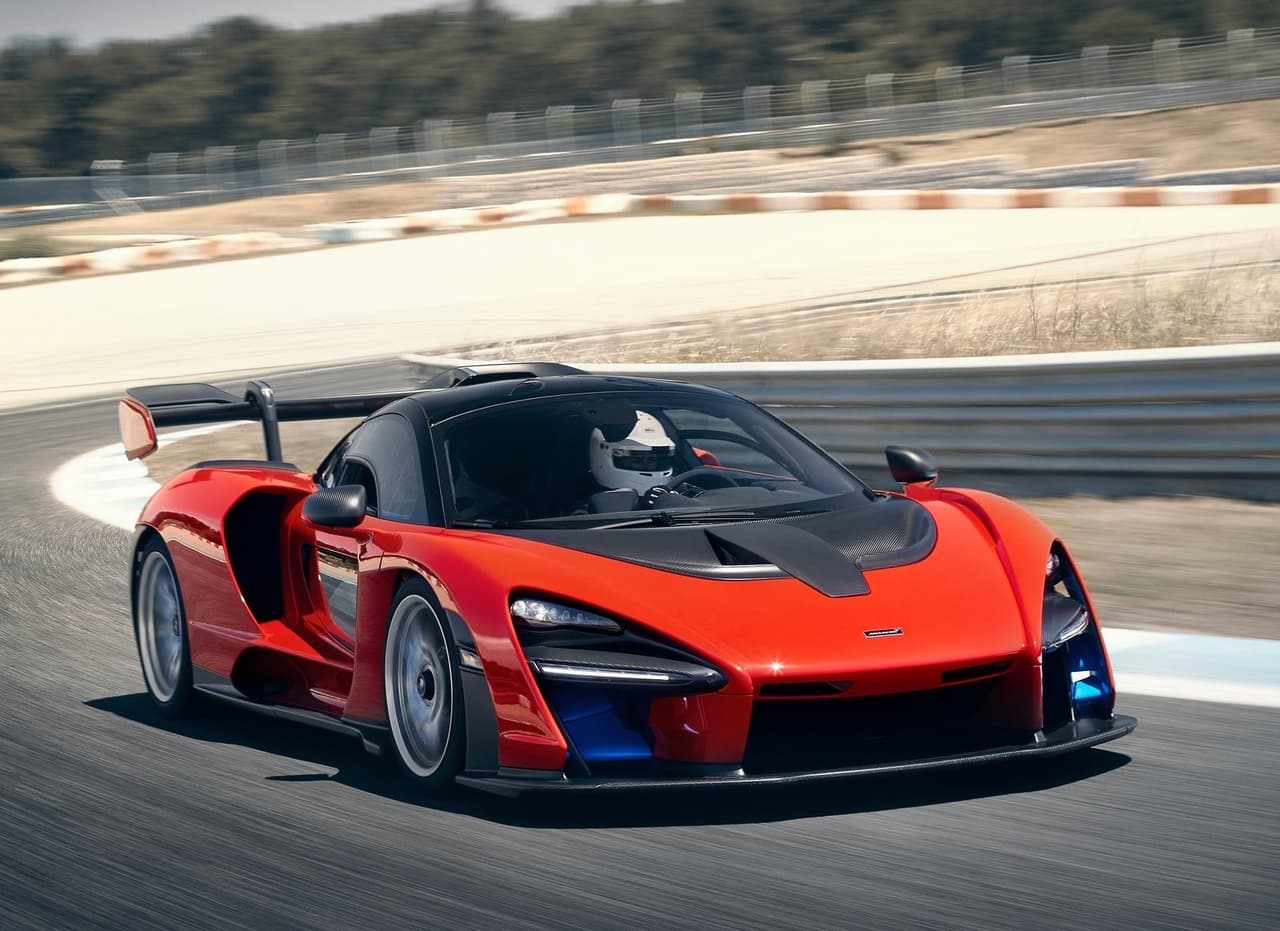 <h3 class="cms-H3-H3"><b>10. McLaren Senna</b></h3>
<br>
<br>
<b>Velocidad máxima:</b> 208 mph (334 km/h)
<br>
<b>0 a 62 mph (100 km/h):</b> 2.8 segundos
<br>
<b>0 a 124 mph (200 km/h):</b> 6.8 segundos
<br>
<b>¼ de milla:</b> 9.9 segundos