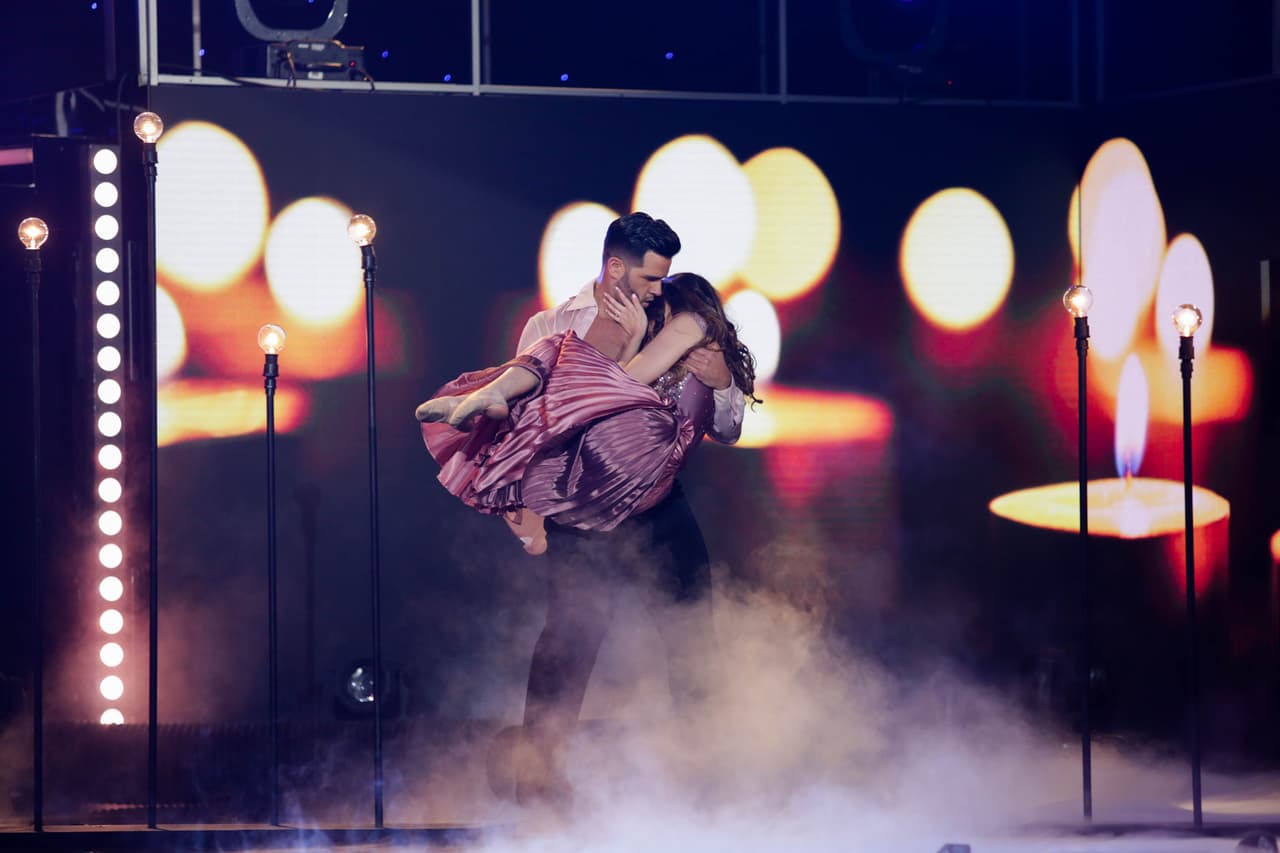 Massiel y Yisus recibieron la crítica de Denise, quien comenzó dándole la bienvenida a la competencia y felicitándola por su reportaje sobre Halloween: "Hiciste un trabajo súper especial hoy", le dijo.