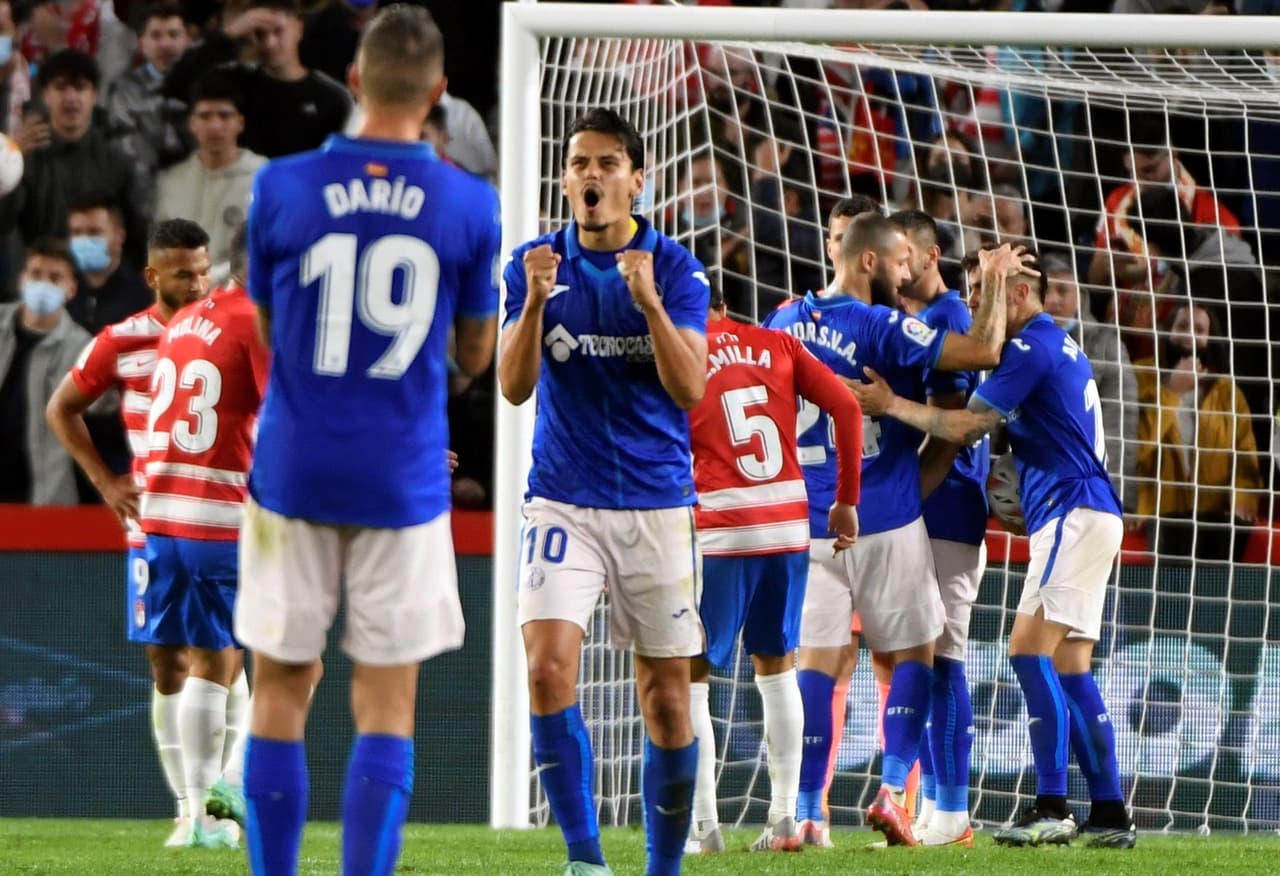 Granada logra empate de último minuto ante el Getafe, gracias al gol de Jorge Vidal al 90+7'. La visita ganaba el encuentro por la anotación Enes Ünal al minuto 36'. El mexicano JJ Macías no fue convocado para este partido de la Jornada 11 de La Liga.