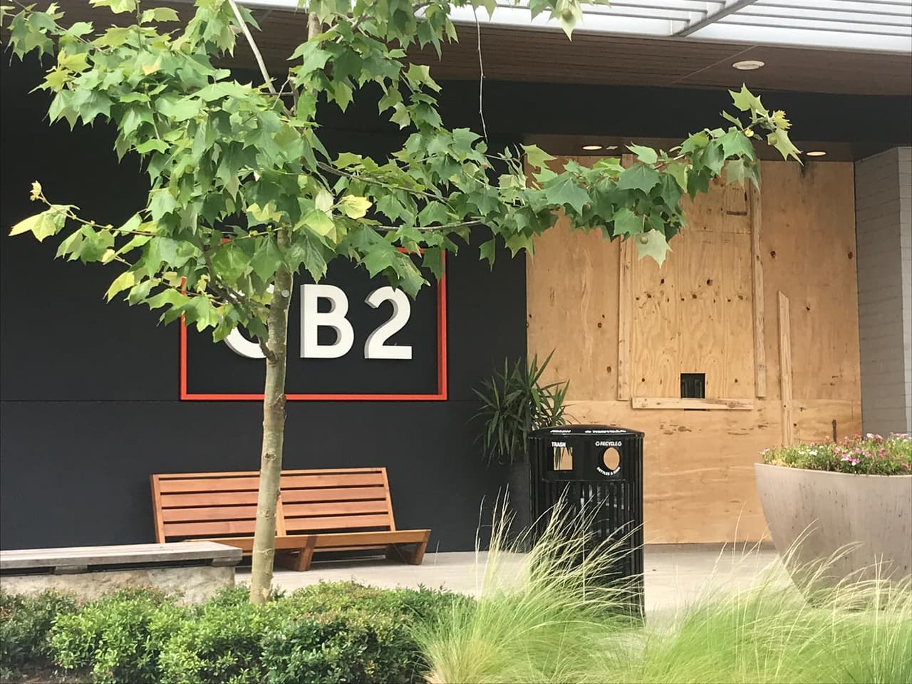 Por su parte, el gobernador de Texas, Greg Abbott, hizo una declaración de desastre en respuesta a protestas no solo de Austin, si no de San Antonio, Dallas y Houston.