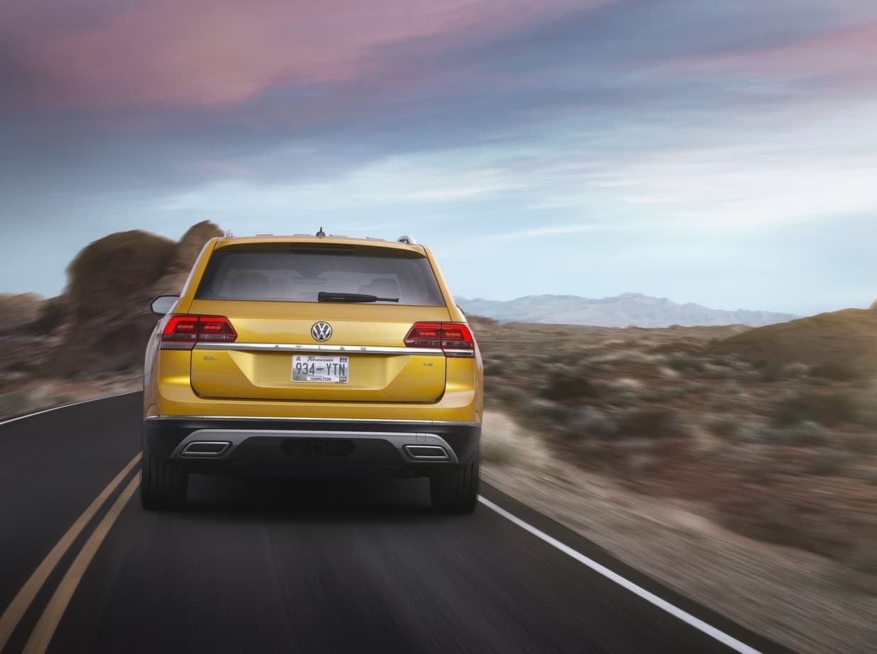 La Volkswagen Atlas 2018 ofrece una amplia variedad de servicios en línea, así como servicios de conectividad con las tres grandes plataformas de 
<i>samrtphone</i>; Apple CarPlay, Android Auto y MirrorLink, así como una sistema de audio Premium opcional de Fender que cuenta con un amplificador de 480 vatios y 12 cornetas estratégicamente colocadas para máximo efecto.
<br>