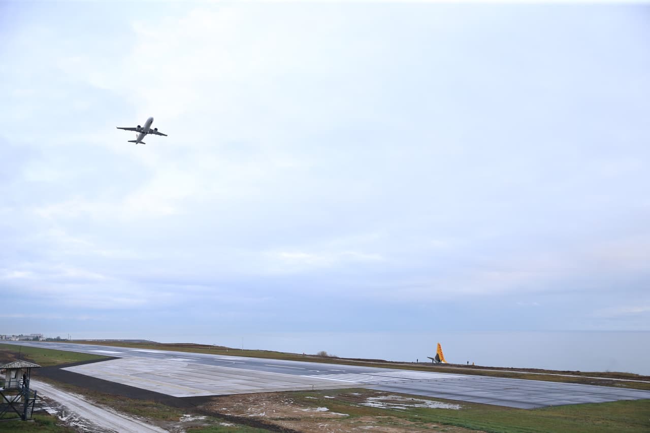 Tras el incidente, el aeropuerto de Trabzon cerró varias horas durante la noche pero los vuelos se reanudaron este domingo por la mañana.