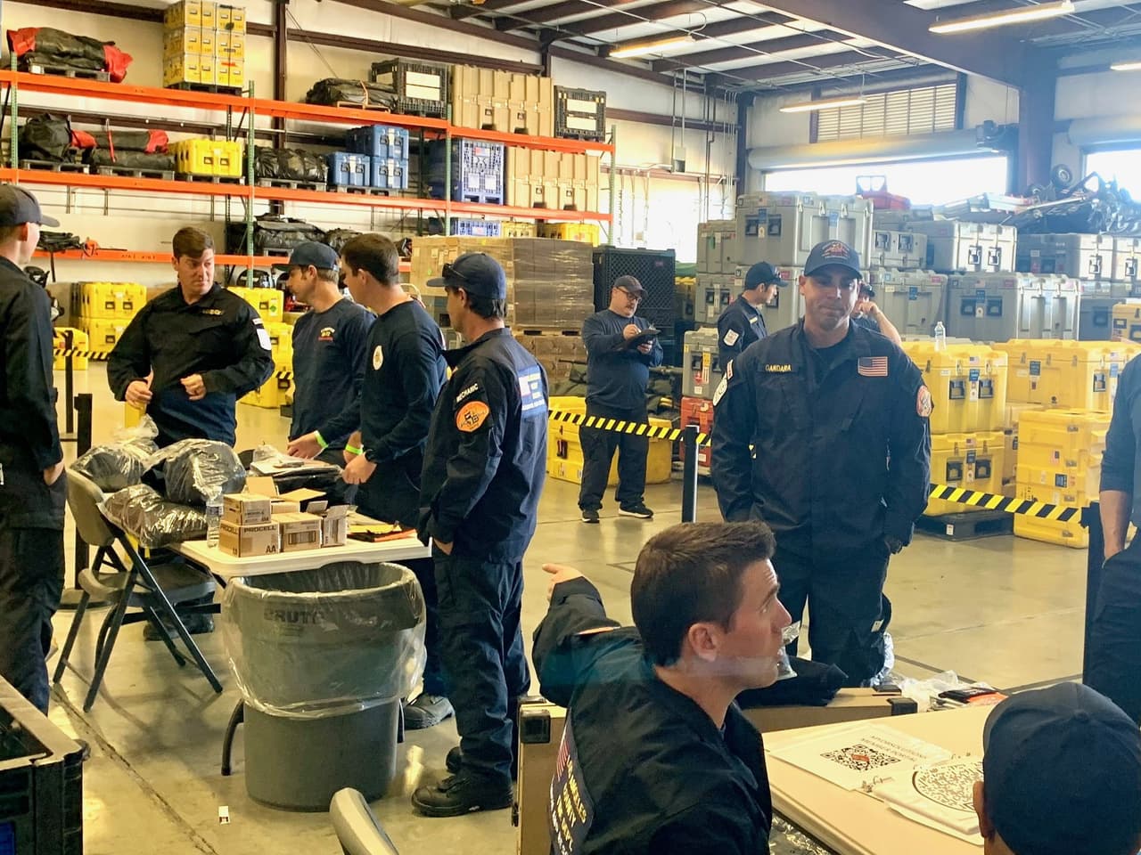 Los miembros del equipo incluyen: 81 personas, 6 equipos K9, 3 ingenieros estructurales.
<br>