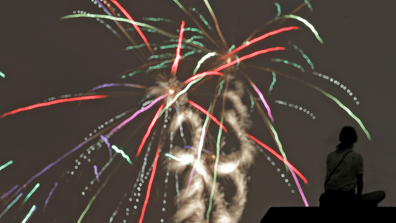 <h2 class="cms-H2-H2"><b>Rosario’s</b></h2>
<br>En Rosario’s, la fiesta antes de que entre el 2024 empieza a las 8 am y termina a la 1 am. Puedes comprar un boleto individual u obtener entradas por mesas reservadas para varios grupos de personas. Dan champaña, snacks y las entradas cuestan desde $125 hasta $1,050. Debes tener más de 25 años para poder entrar.