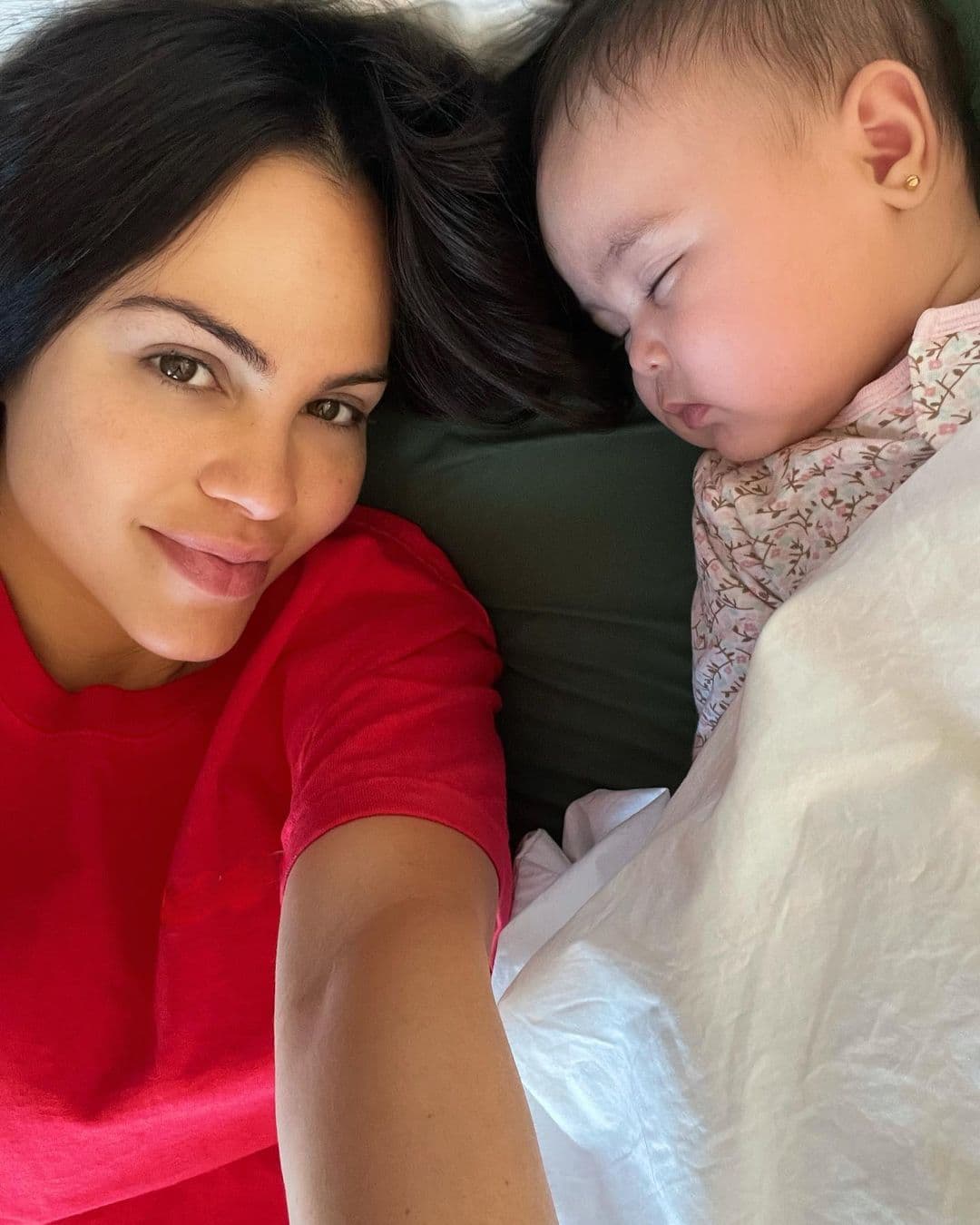 <b>Natti Natasha</b>
<br>El 22 de mayo nació Vida Isabelle Pina, la primera hija de la cantante y de Raphy Pina. La intérprete de ‘Criminal’ recibió a su pequeña con un emotivo mensaje en el que aseguró que es “el sueño más grande que puede recibir una mujer”.