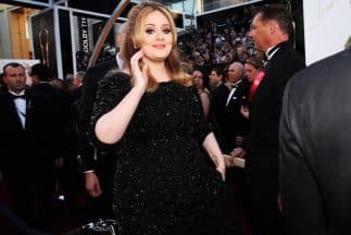 Adele ha tenido anteriormente problemas de la voz, situación que la ha llevado a modificar sus planes de trabajo.  