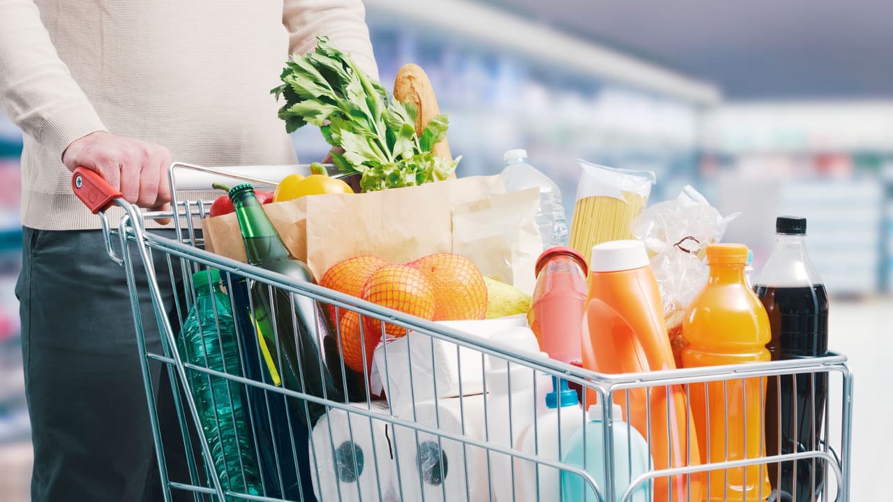 <h3 class="cms-H3-H3">Consejos útiles para el jueves 💡</h3> 
<br>
<br>👉🏻 Compra lo esencial entre lunes y miércoles, el jueves los horarios son cortos. 
<br>👉🏻 Si vas al súper ese día, ve temprano, las cadenas que abren cierran antes de la 1 o las 2. 
<br>👉🏻 Revisa siempre el localizador o página web de las tiendas, cada sucursal puede ajustar horario. 
<br>👉🏻 Organiza trámites de banco, correo y oficinas públicas antes del feriado. 
<br>👉🏻 Con transporte público, piensa en domingo, confirma el horario antes de salir.