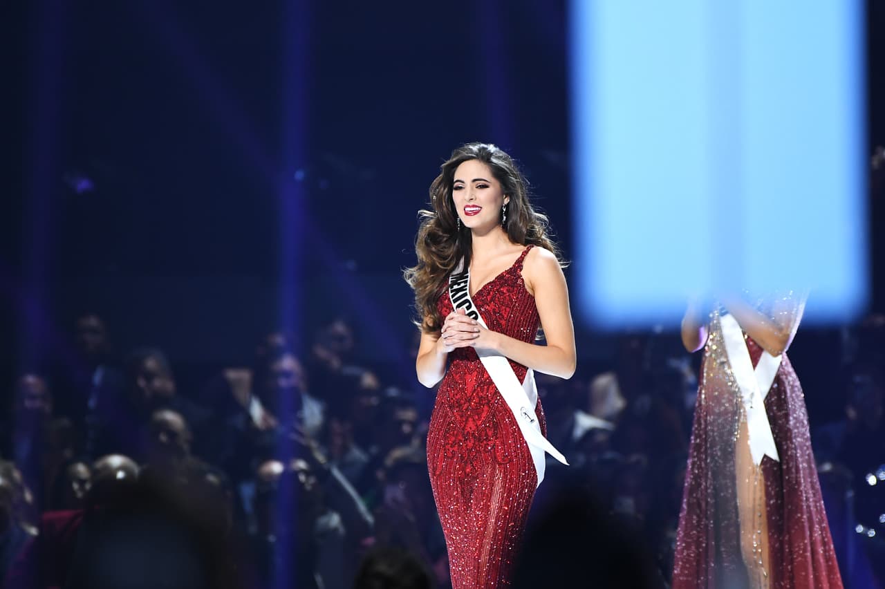 Sofía Aragón, Miss México, quedó como segunda finalista. Su compromiso es con la niñez, pues quiere enseñarles a que defiendan su individualidad.
