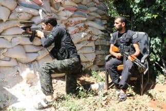 Combatientes de la oposición siria moderada en desacuerdo con el Estado Islámico (ISIS).