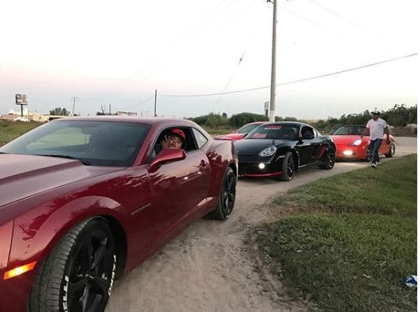 Es así como en Instagram quedaron
<b> grabadas las imágenes este ídolo de las redes sociales, </b>quien gozaba tomándose fotos con personalidades y admiradores que compartían sus excentricidades, pero también disfrutaba la pasión por los autos.