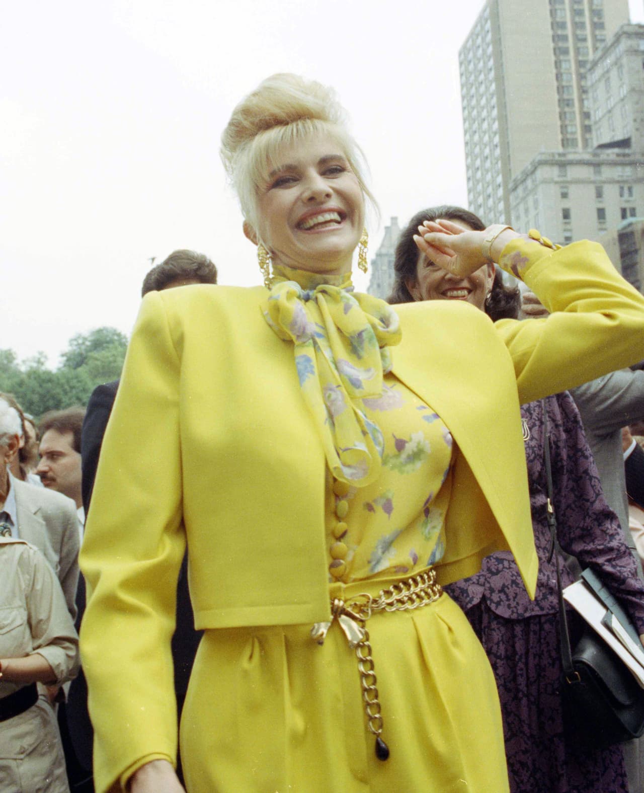 <b>Durante la separación, Ivana Trump acusó de violación a Donald Trump en una declaración jurada a principios de la década de 1990. </b>Más tarde dijo que no lo dijo literalmente, sino que se sintió violada.
<br>
<br>