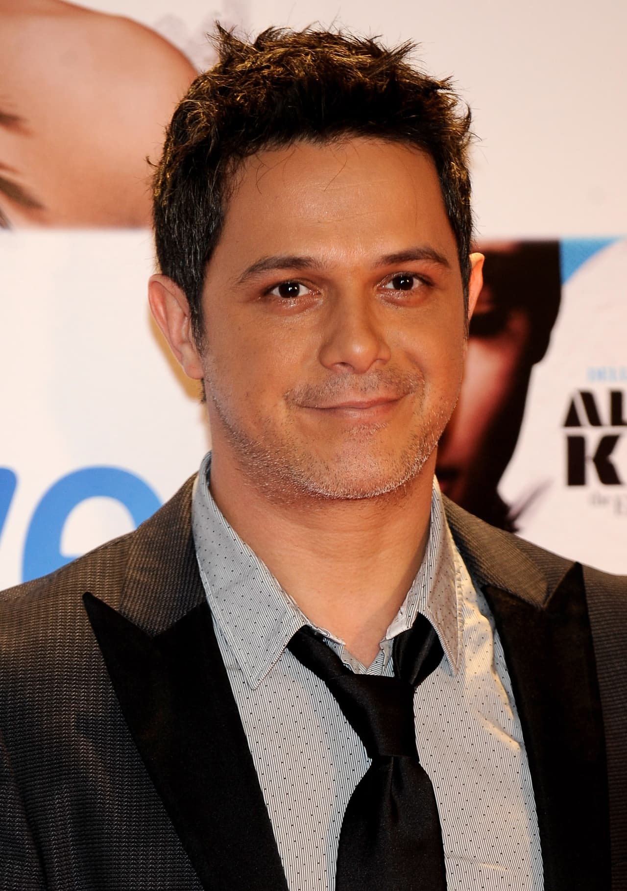 En 2006 el cantante reconoció a su hijo Alexander, fruto de una relación esporádica con la diseñadora Valeria Rivera.