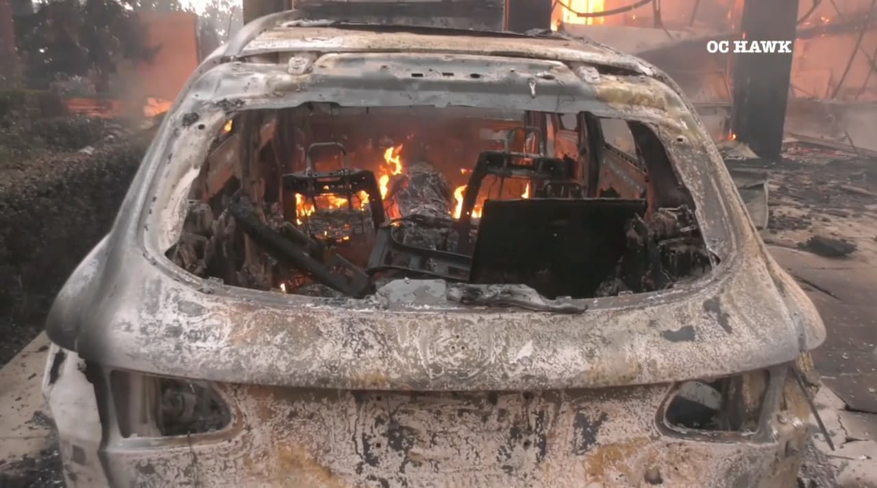 "La gran diferencia es y lo estamos viendo nuevamente, ya sabes, con el
<b>cambio climático,</b> las zonas son combustible en este condado, en todo el sur de California, en todo el oeste están tan secas que, ya sabes,
<b>un incendio como este será más común"</b>, agregó Fennessy.