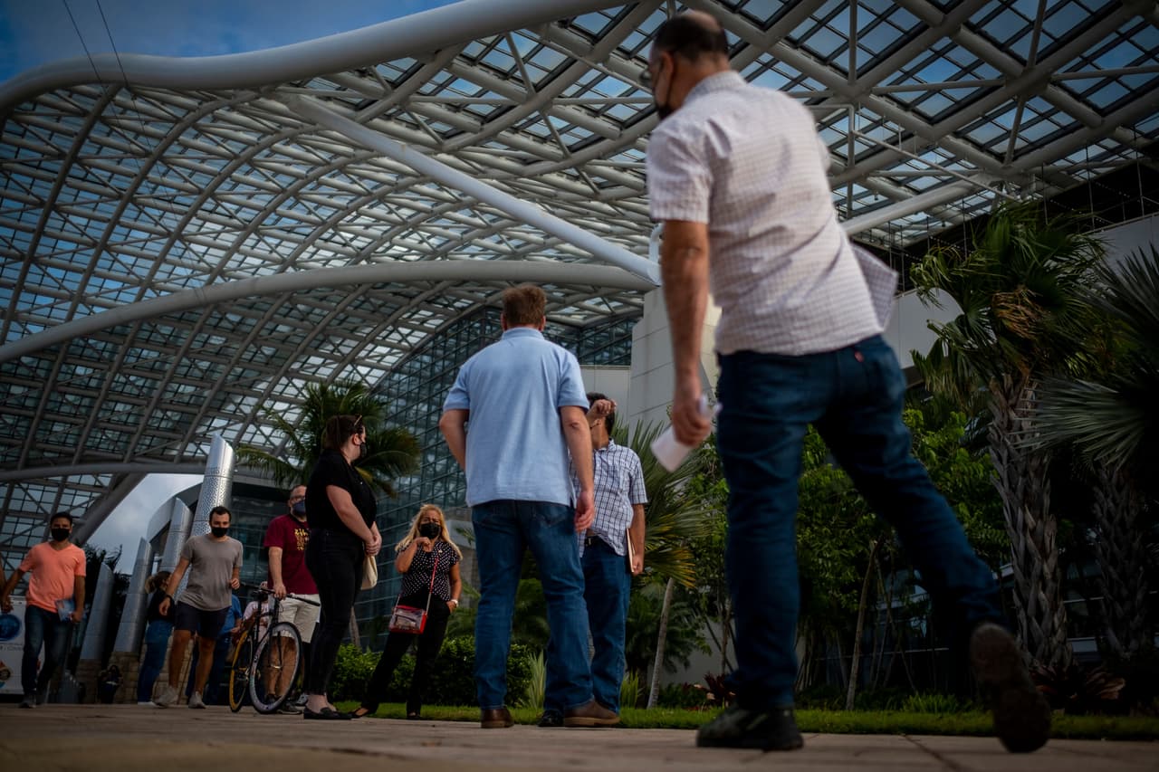 Por el momento, 
<a href="https://www.univision.com/local/puerto-rico-wlii">Puerto Rico</a> vacuna únicamente a las personas de entre 35 y 49 años que padecen enfermedades crónicas.
<br>