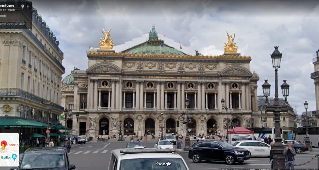 Este enorme teatro es una de las locaciones de 'Emily in Paris'