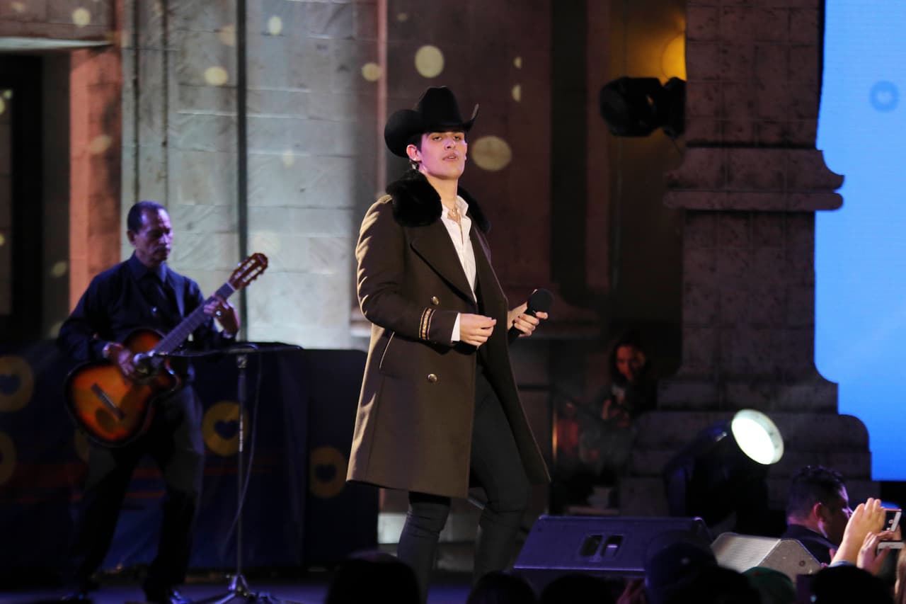 También mandó un mensaje a sus seguidores para contribuir a la paz en México.