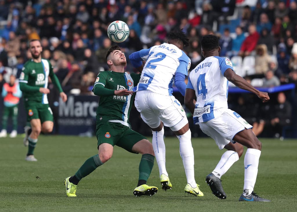 El leganés de Javier Aguirre se impone 2-0 ante el Espanyol y se despega del último lugar de la tabla de La Liga española. Los autores de los goles fueron Martín Braithwaite y Youssef En-Nesyri.