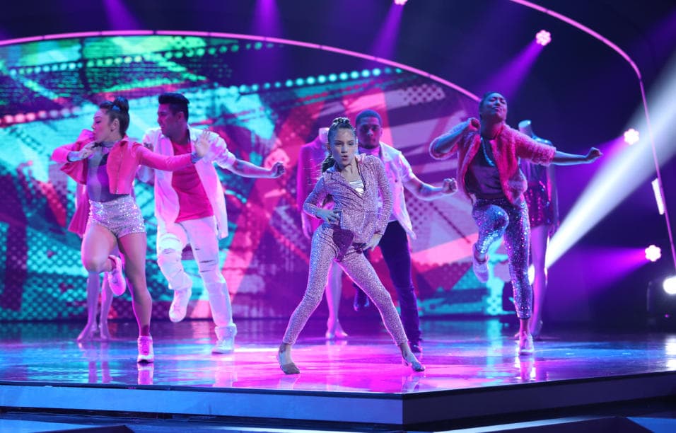 Leah sacó su lado más pop y se lució al bailar 'Me too'.
<b><a href="http://www.univision.com/shows/pequenos-gigantes/leah-saco-su-lado-mas-pop-para-bailar-me-too-video" target="_blank">Revive aquí su presentación</a></b>