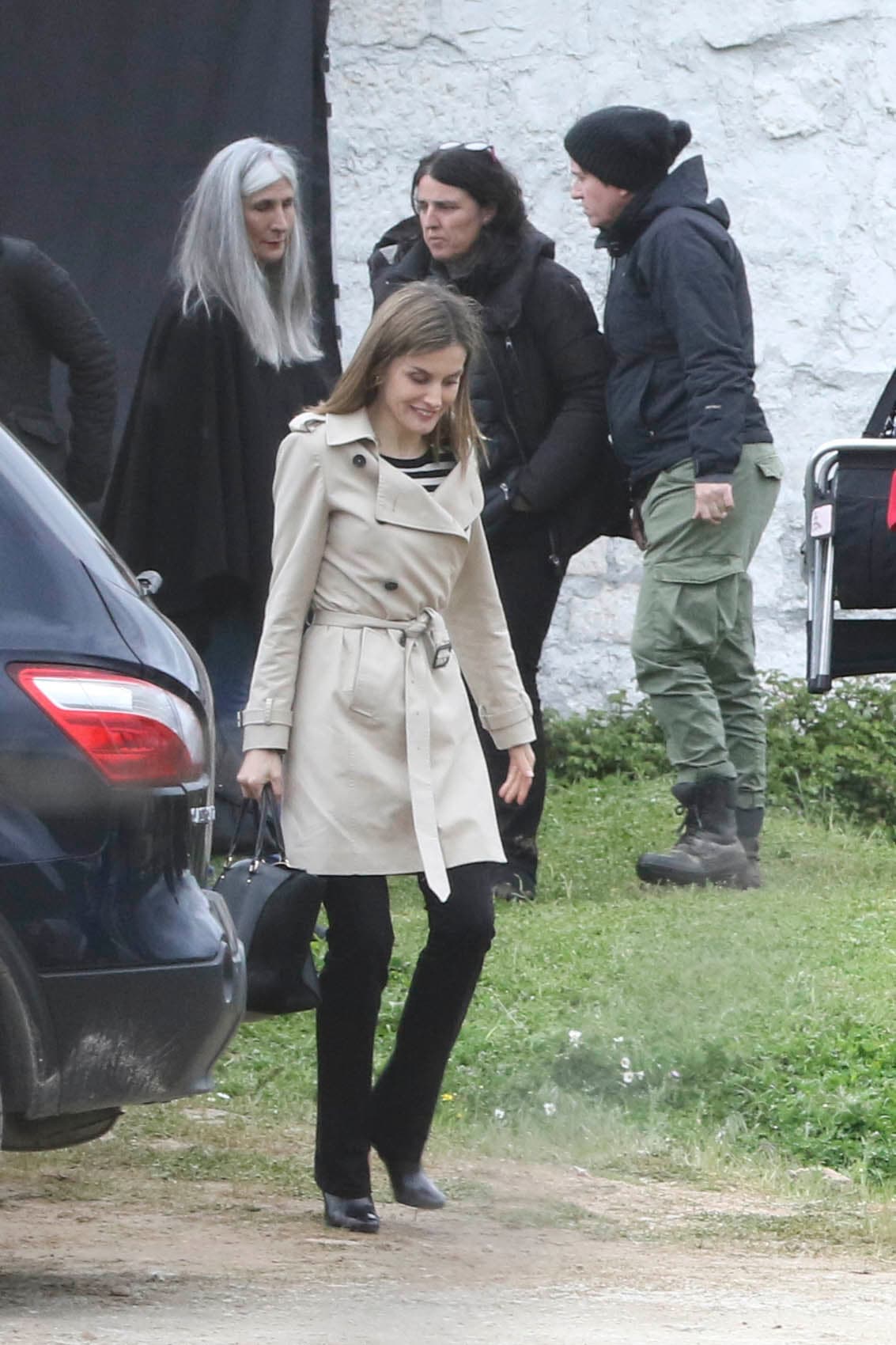 Letizia usó un hermoso abrigo en tono beige.