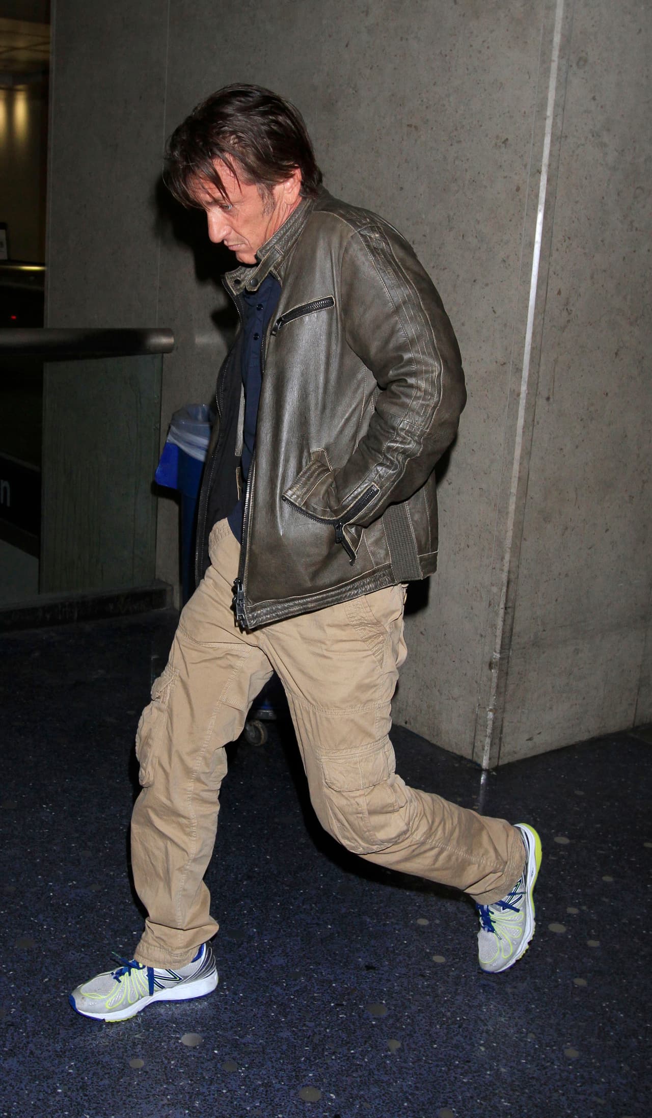 Entre las parejas sentimentales que ha tenido el actor se encuentran la cantante Madonna y la actriz de Robin Wright.