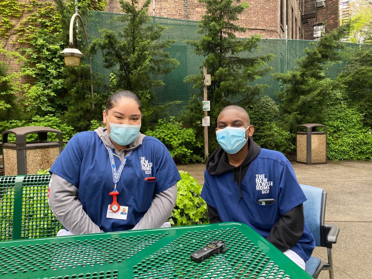 Adolescentes voluntarios se abren paso en las residencias de adultos mayores