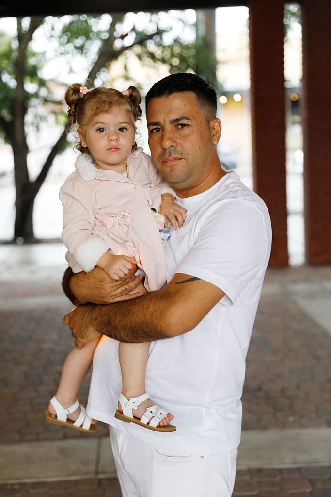 La situación es dolorosa para Heidy Sánchez, así como para su esposo y su hija en Tampa, Florida. 
<b>"Mi día a día es un infierno</b>; tenía muchos 
<b>planes que se fueron todos por la borda</b>”, declaró Carlos Valle a la agencia AP.