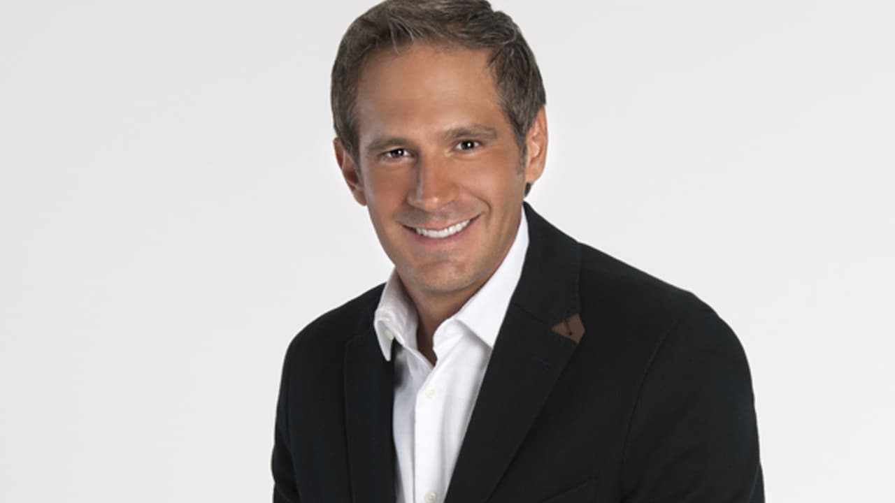 El actor tiene todo, es guapo, autodidacta, emprendedor y muy inteligente.