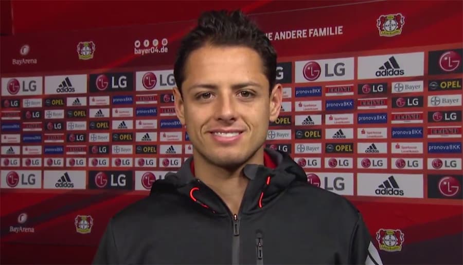 'Chicharito' promociona la cuenta de Twitter en español del Bayer 04 Leverkusen
