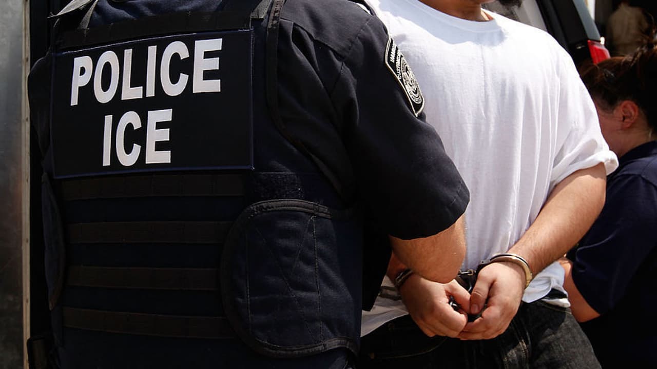 Nueva ley en Illinois ordena cerrar los centros de detención de ICE