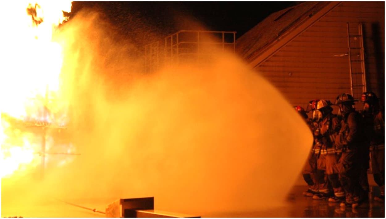 Dos heridos de gravedad y uno murió al ser arrojado por explosión de una casa