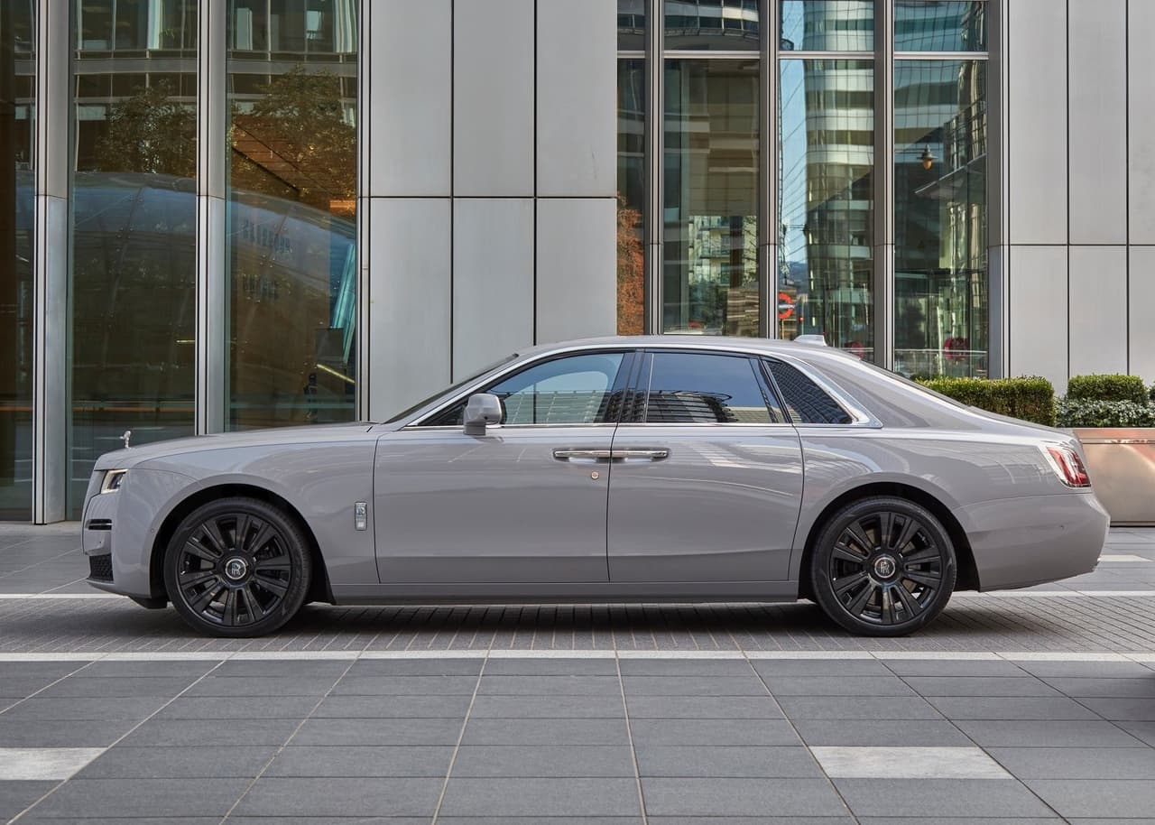 La única excepción a esta tendencia viene de parte de Rolls-Royce, cuyas entregas cayeron un 26% durante 2020. Sin embargo, las proyecciones de la firma británica para 2021 son más alentadoras debido a la llegada de la nueva generación del Rolls-Royce Ghost.